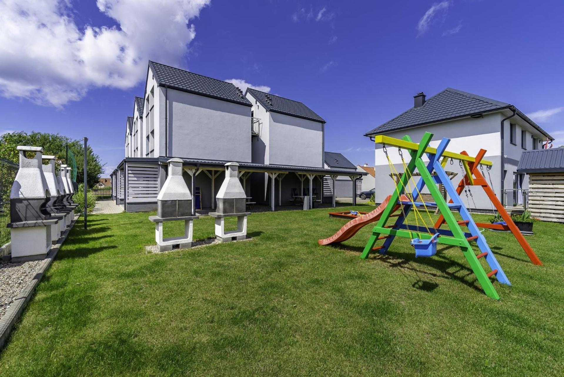Frajda Domki: Spacious Apartments & Studios Rewal Exterior photo